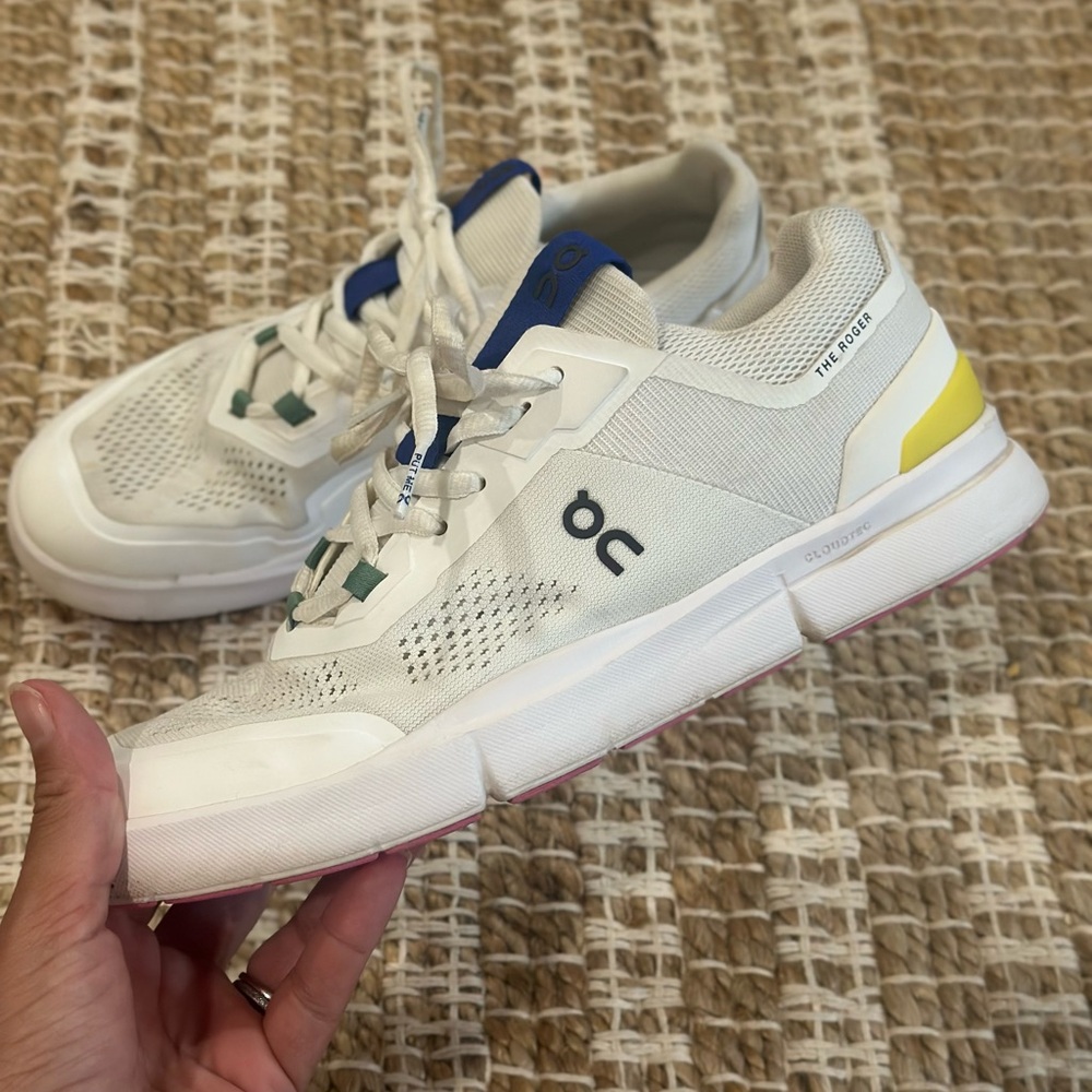 ON Roger White Sneakers Blue and Yellow Details